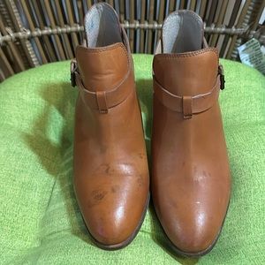 Sz 7.5 GH Bass “Sylvia” leather upper ankle booties. Stacked look 2.5” heels.